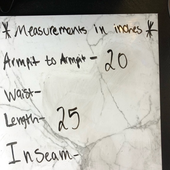 Victoria’s Secret‎ just married t-shirt - Picture 11 of 11